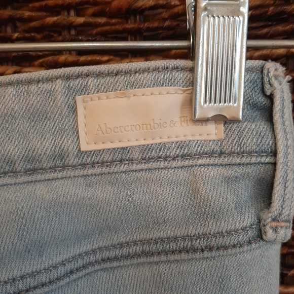 Abercrombie & Fitch 24 x 28 High Rise Distressed Light Wash Denim Skinny Jeans - Picture 7 of 16